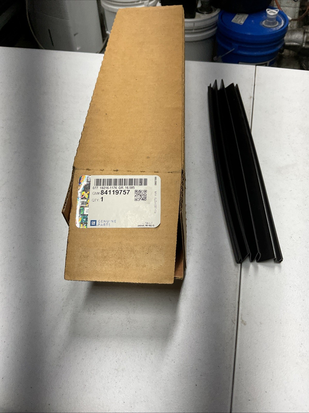 GM OEM 06-20 Escalade ESV Cab Sunroof-Side Cover 84119757