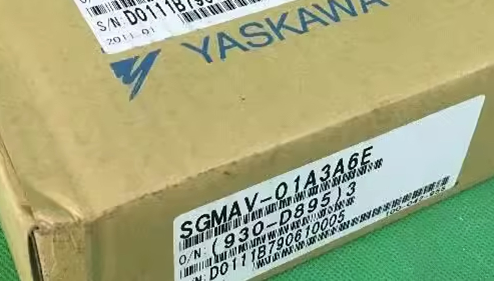 NEW YASKAWA AC SERVO MOTOR SGMAV-01A3A6E 100W 200V 0.91A 3PH