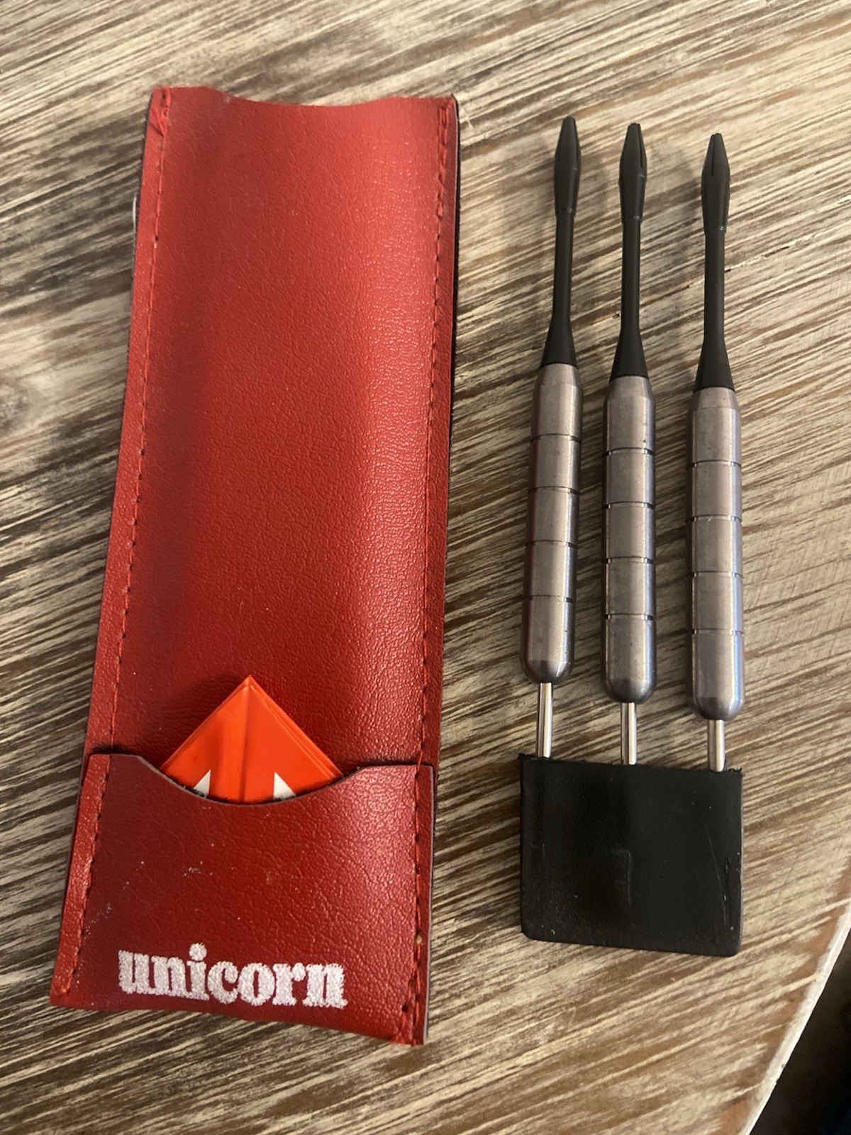 Unicorn 3 Piece Silver Darts With Black Points Red Leather Case Mint Condition