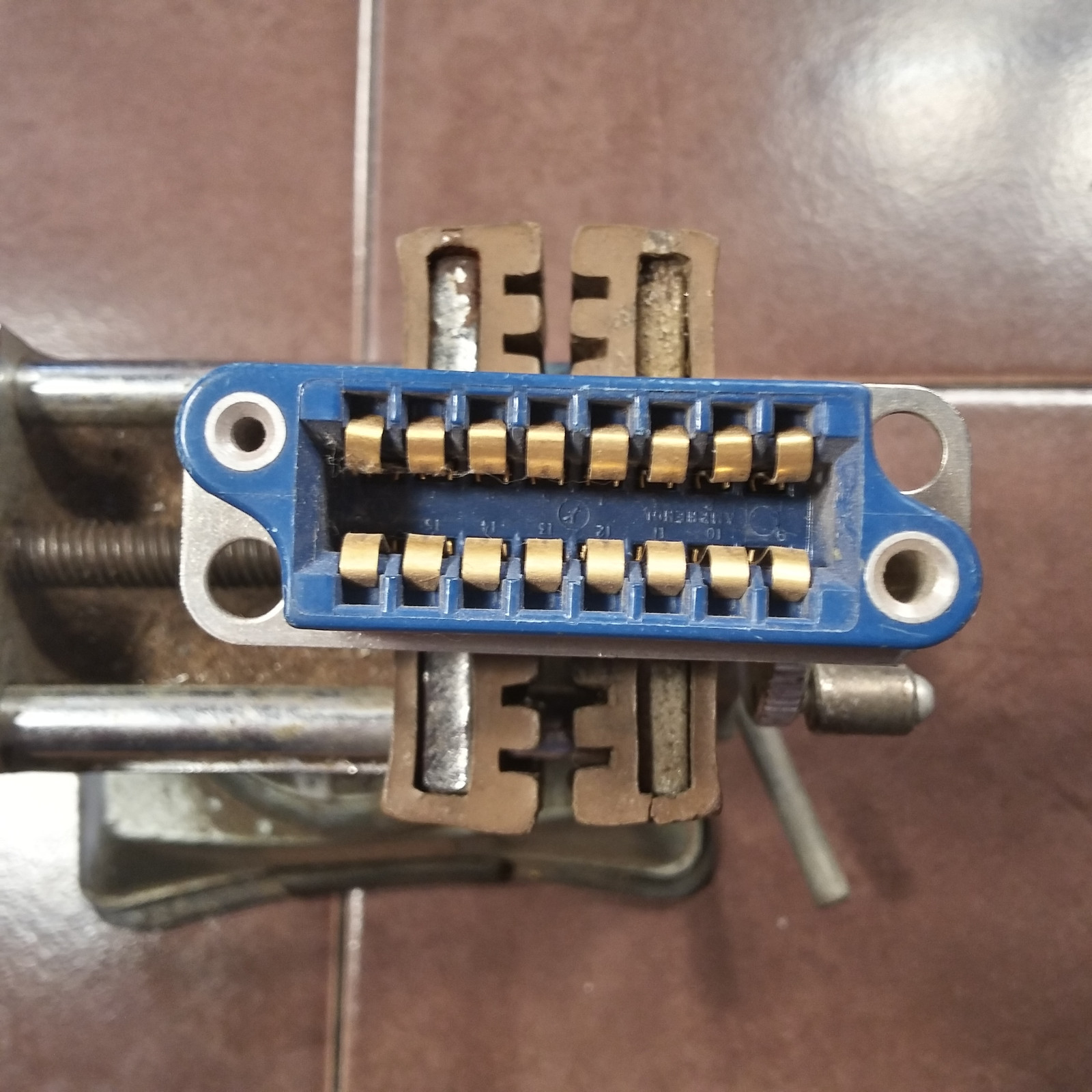 Amphenol 26-190-16-1013 Connector