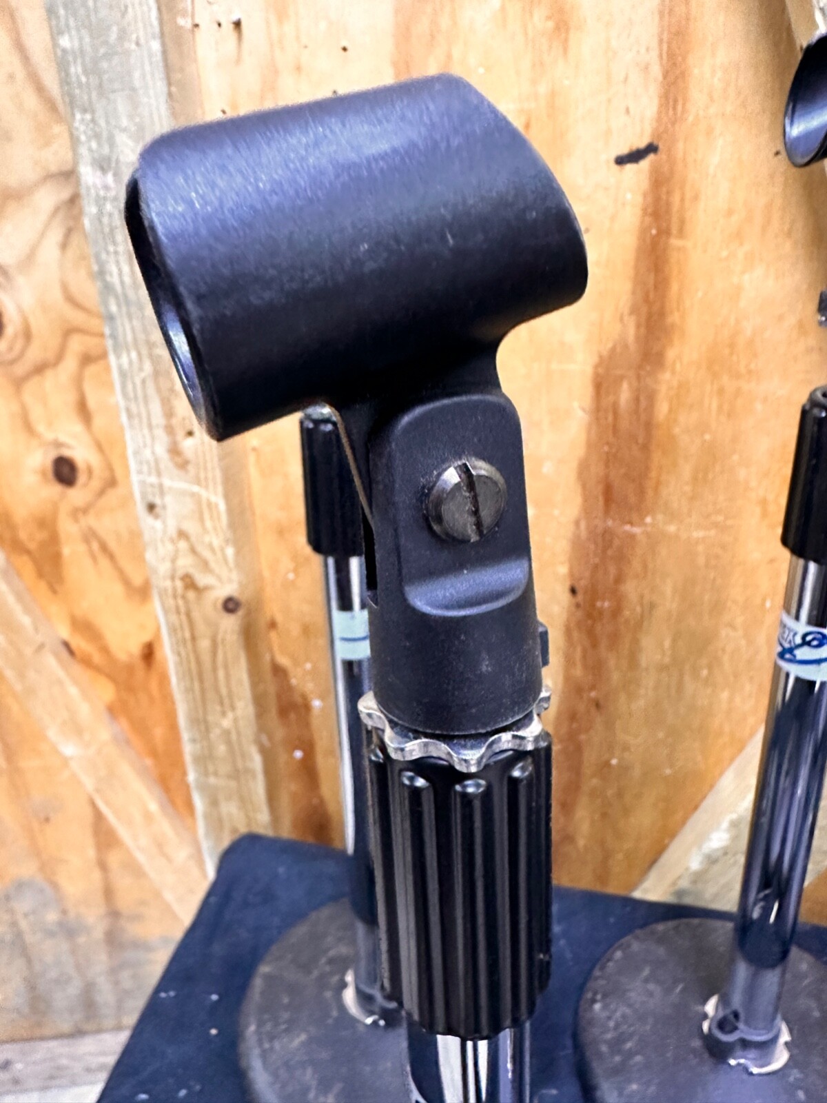 Apex Round Base Adjustable Table Top Mic Stand w/Clip - Seven Available