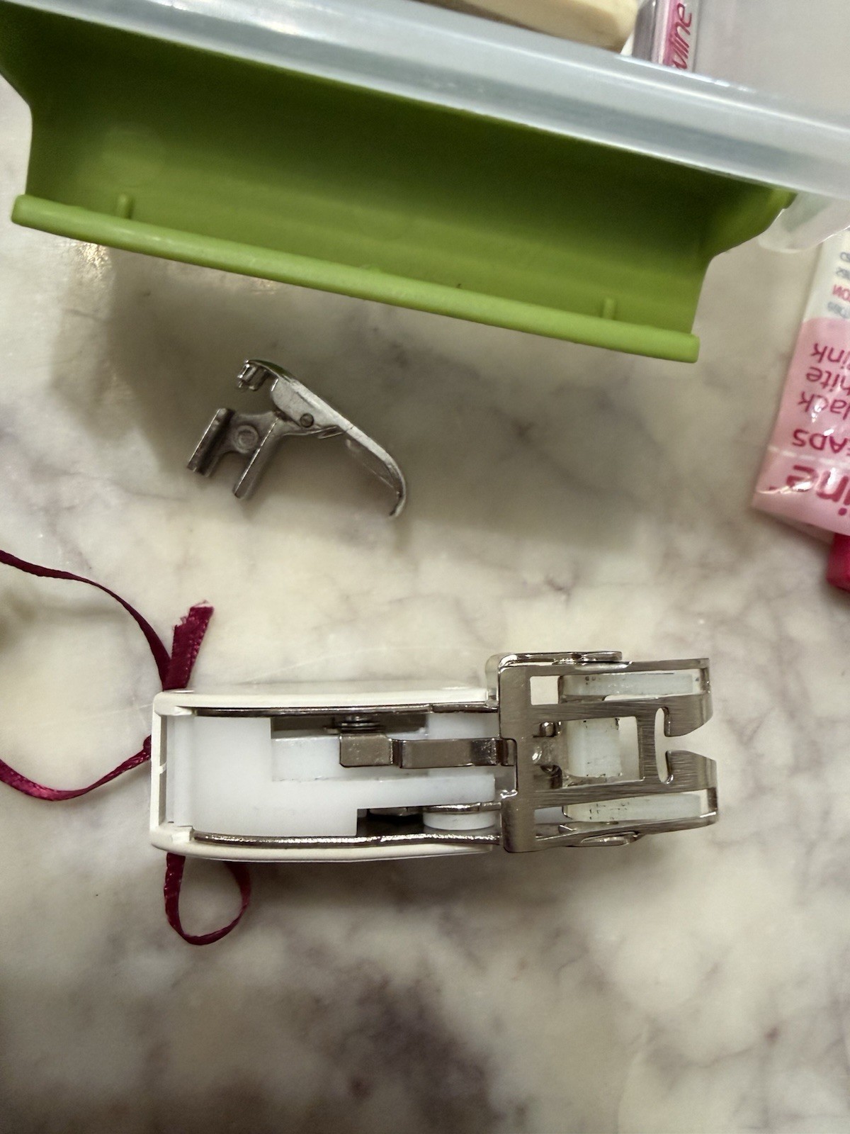 SINGER 3337 Sewing Machine Simple 29 Stitch And Extras