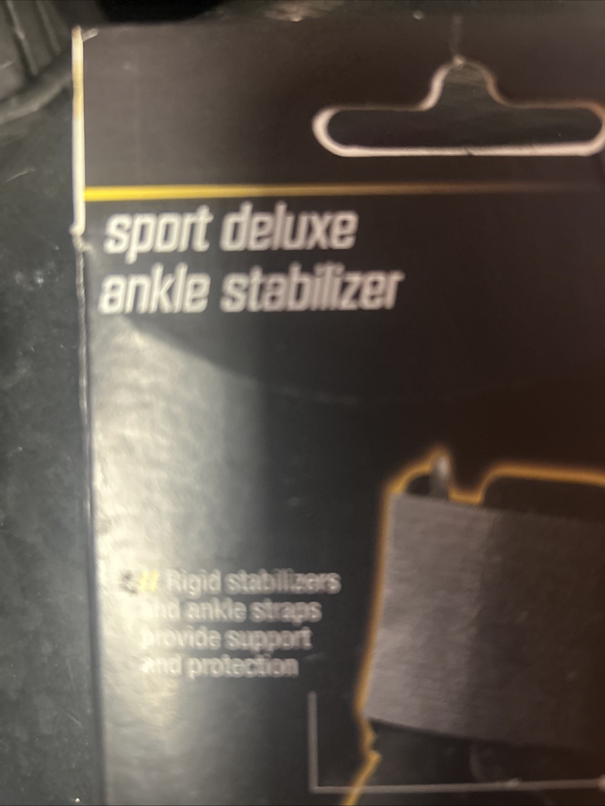 3M ACE Sport Deluxe Ankle Stabilizer, Adjustable Compression, Black