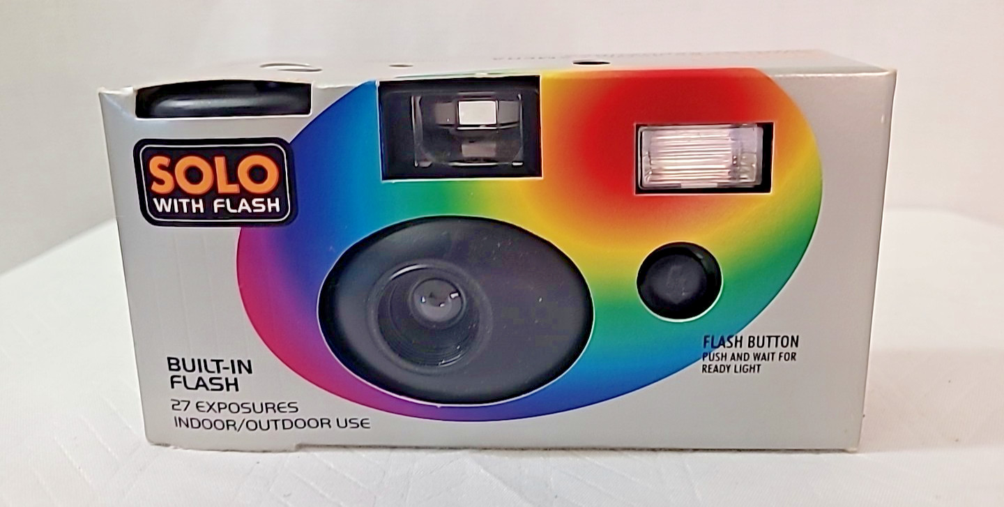 Solo Single-Use 35mm Camera with 27 Exposures with Built-In Flash