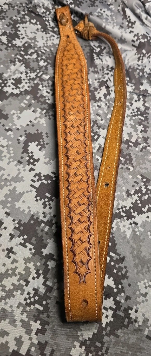 TOOLED WEAVE SUEDE BACKED WHITE STITCHED LEATHER RIFLE SLING W/ SWIVELS
