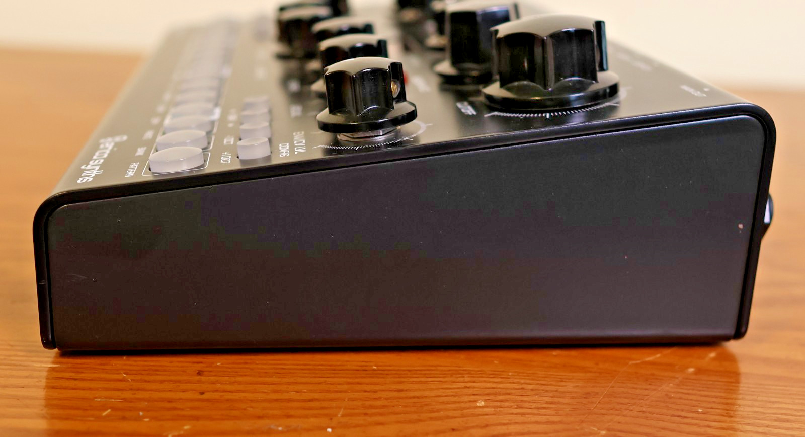 Erica Synths Bassline DB-01 Desktop Synthesizer MINT