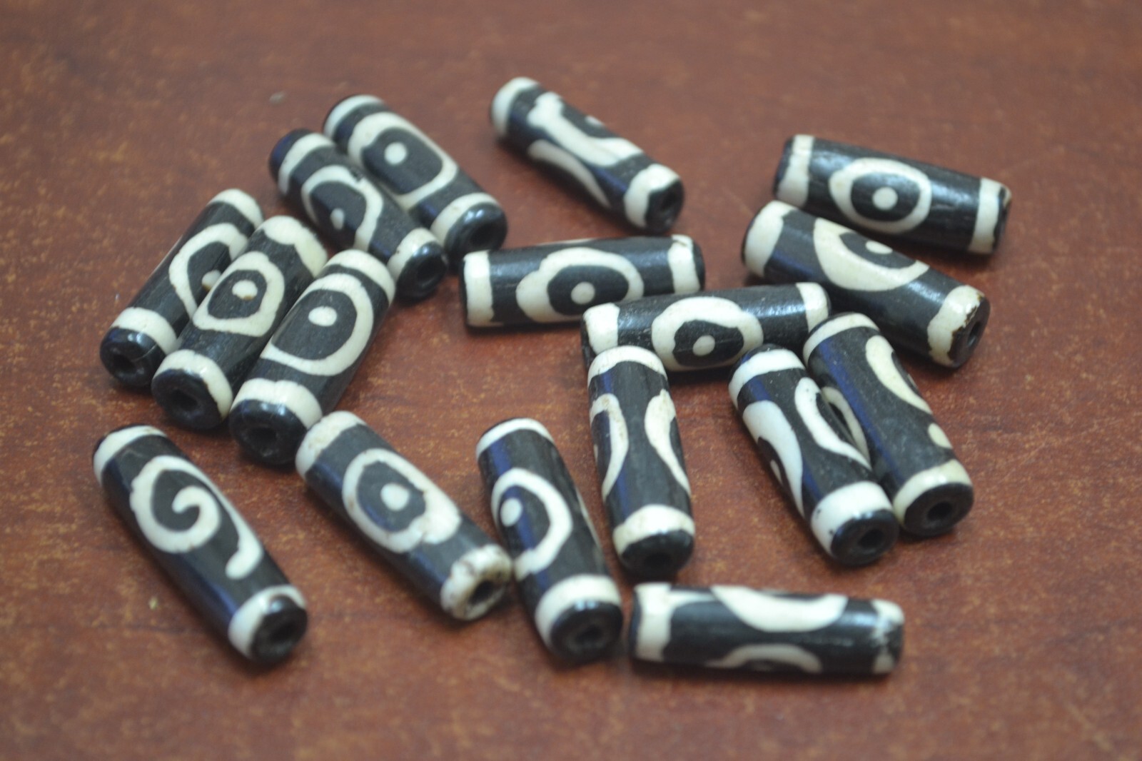 30 PCS CHOCOLATE BROWN WAVY BUFFALO BONE TUBE BEADING BEADS 1"