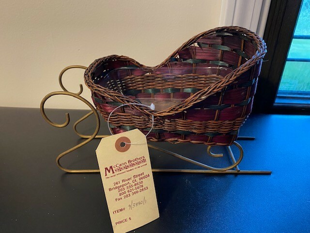 McCann Brothers Basket Christmas/ Santa  Sleigh NEW w/Tag