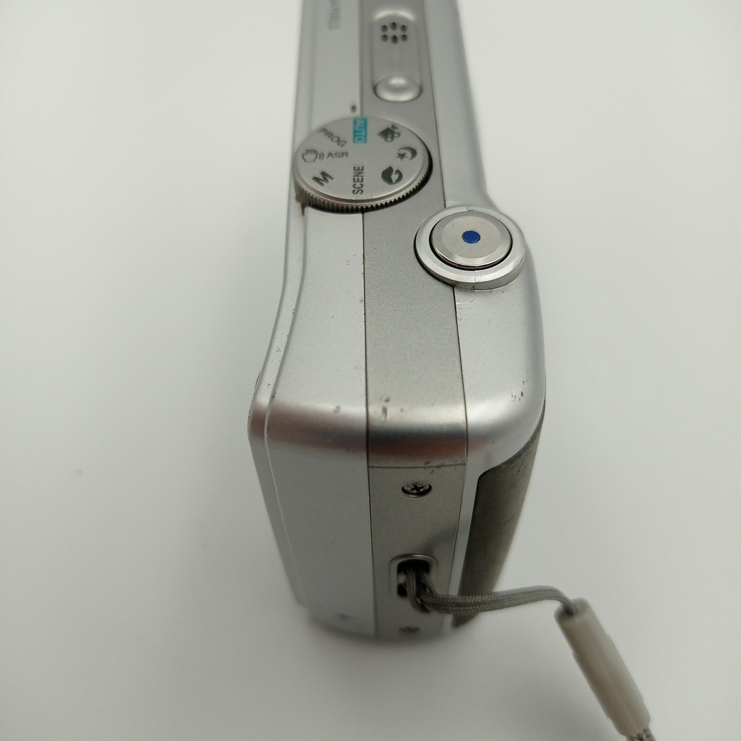 Samsung Digimax D75 7.2MP Compact Digital Camera Silver - Powers Off Randomly