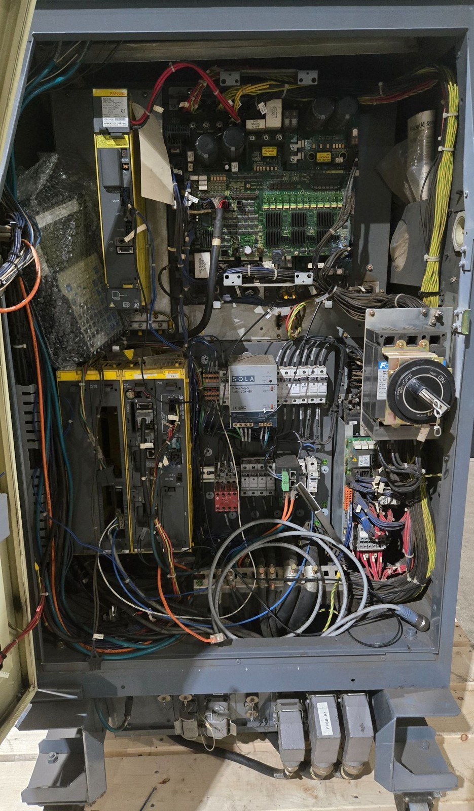 FANUC M900IA/350 Complete with R-J3iC Controller USED