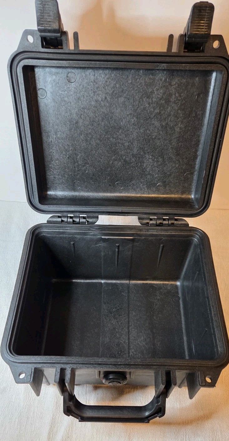 Pelican 1300 Watertight, Dust Proof Protective Case