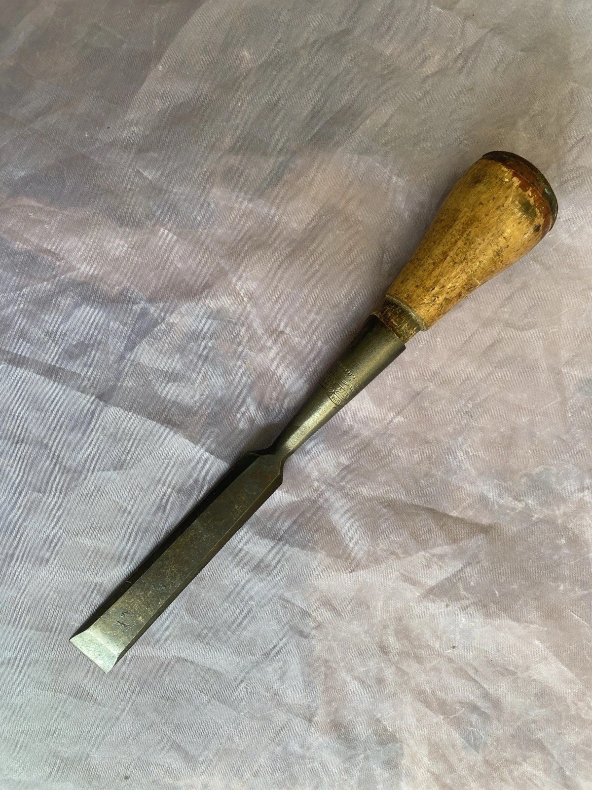 VINTAGE HSB 5/8” WIDE SOCKET CHISEL - VERY GOOD CONDITION AND SHARP
