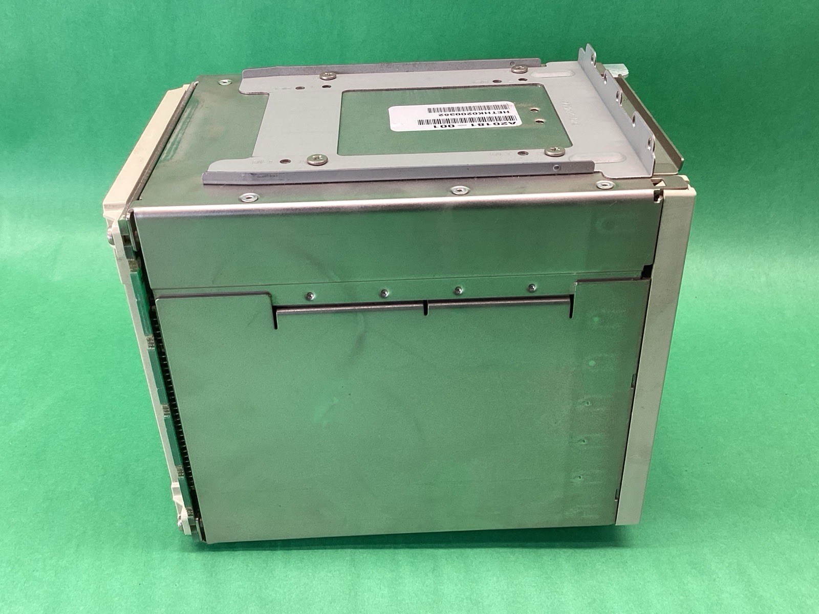 Intel ? Internal Hot Swap 5 SCSI Drive Bays & RAID ? Controller Card - UNTESTED