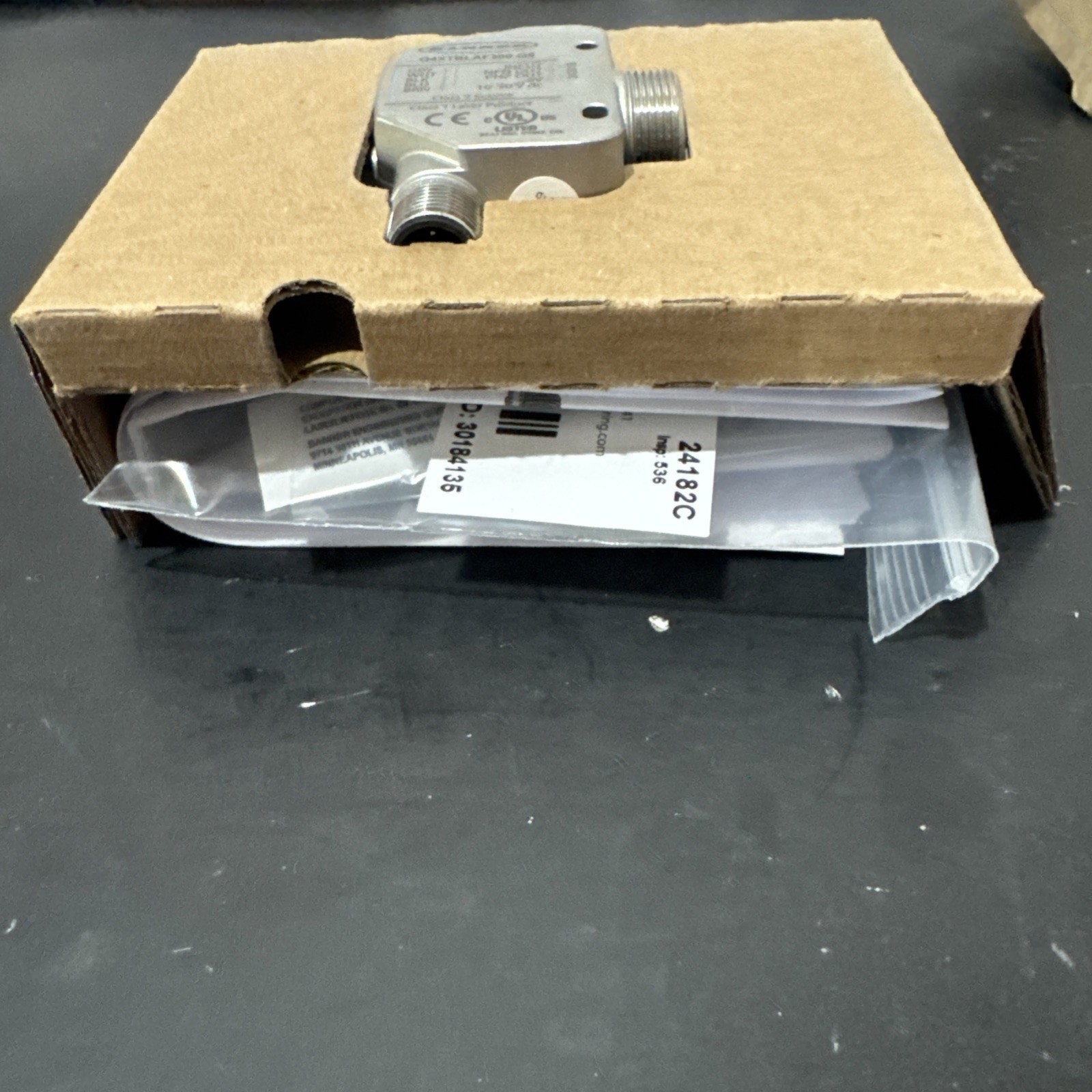 Banner Q4XTBLAF300-Q8 Photo Electric Sensor