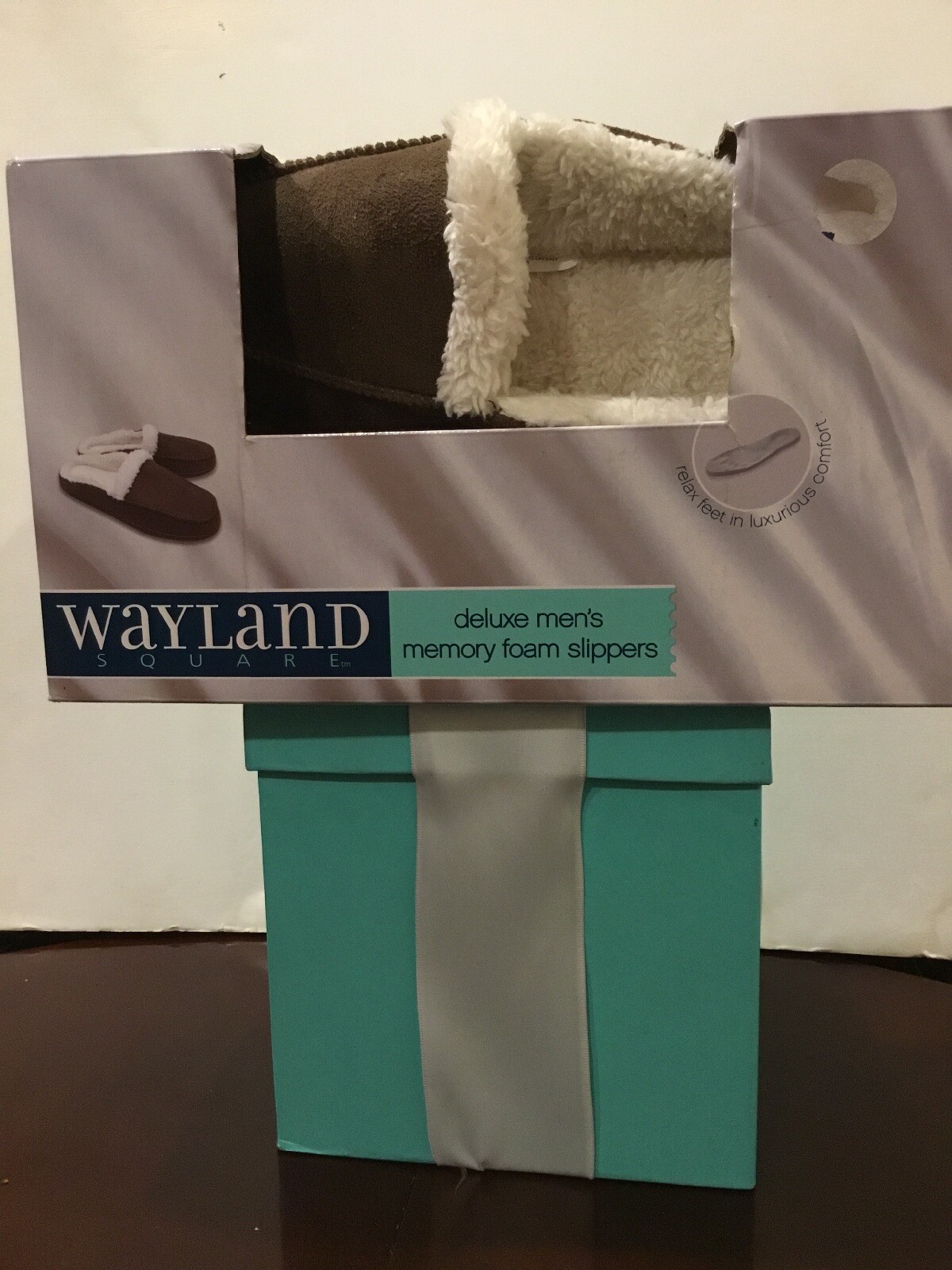 Wayland Square Deluxe Men’s Memory Foam Slippers Small 6-7 Brown