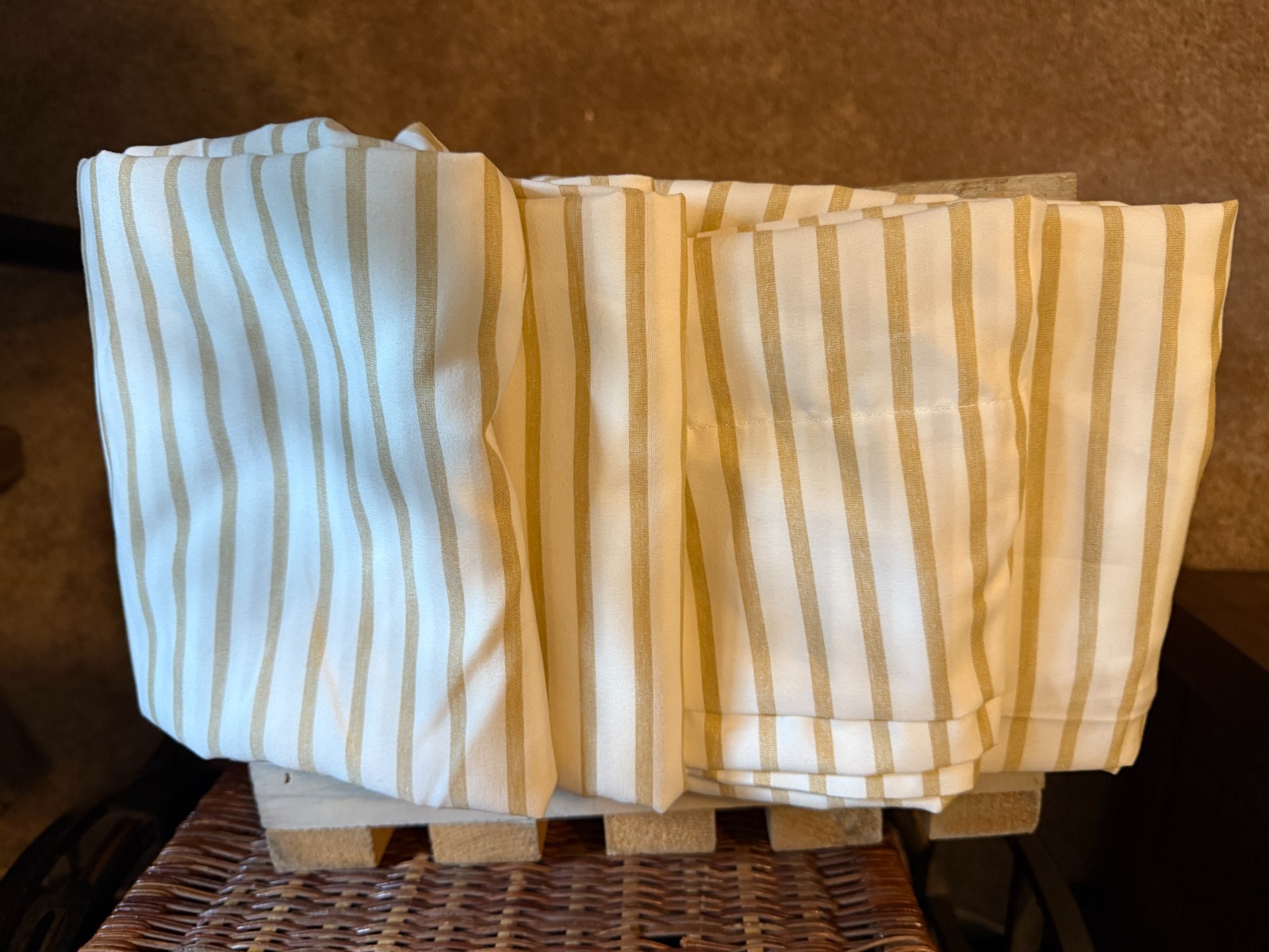 4pc Standard Pillowcases White Gold Stripe CGK  20x26