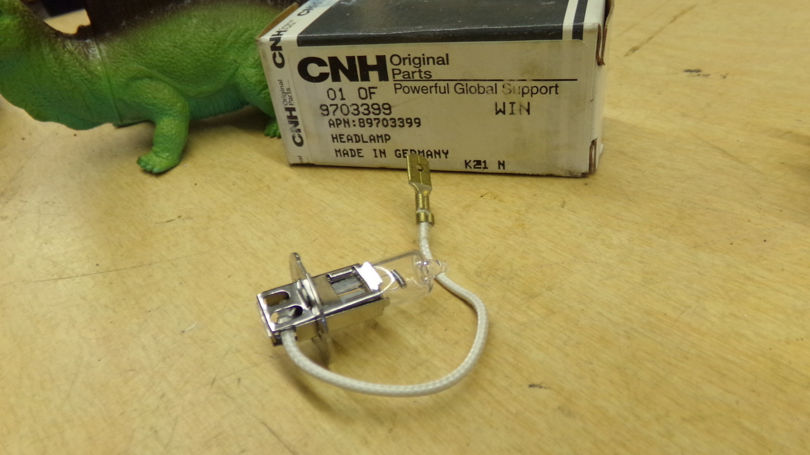 NEW CNH Headlamp 9703399 *Free Shipping*
