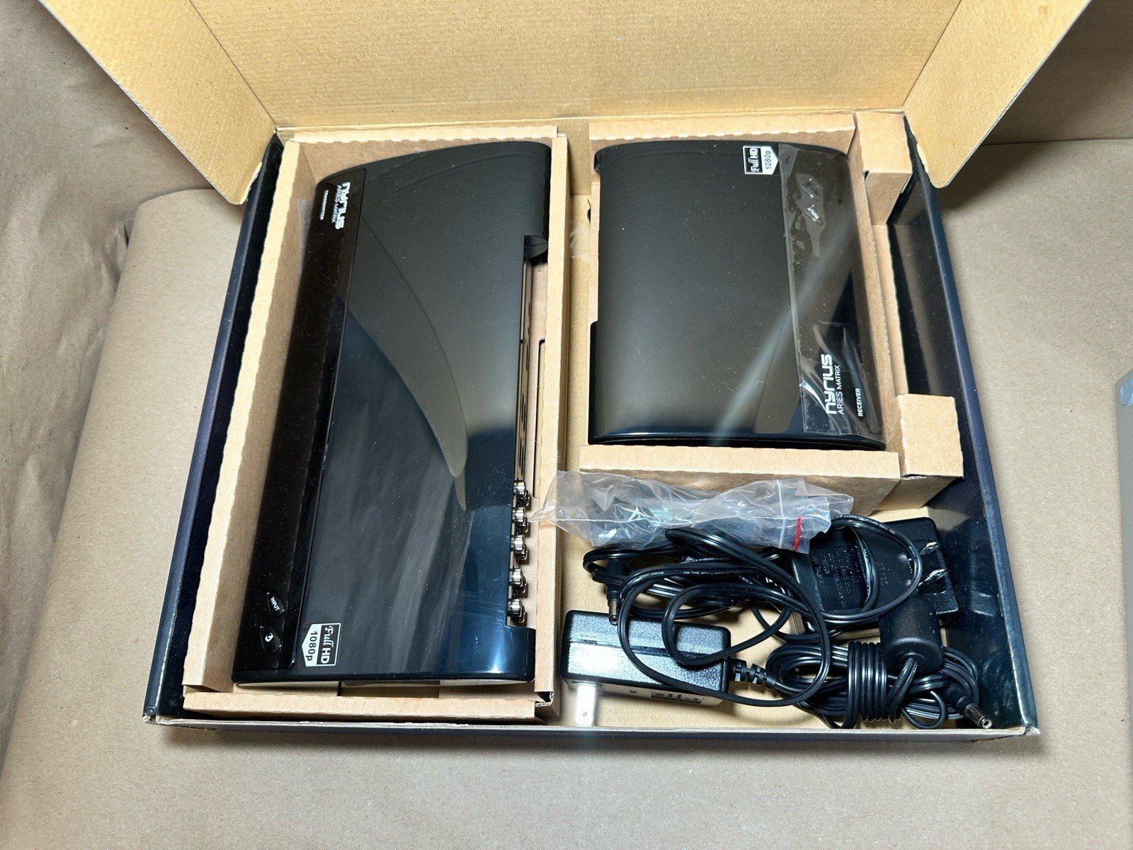 Nyrius NAVM6 Aries Matrix Transmitter Digital Wireless HDMI / Component Full HD