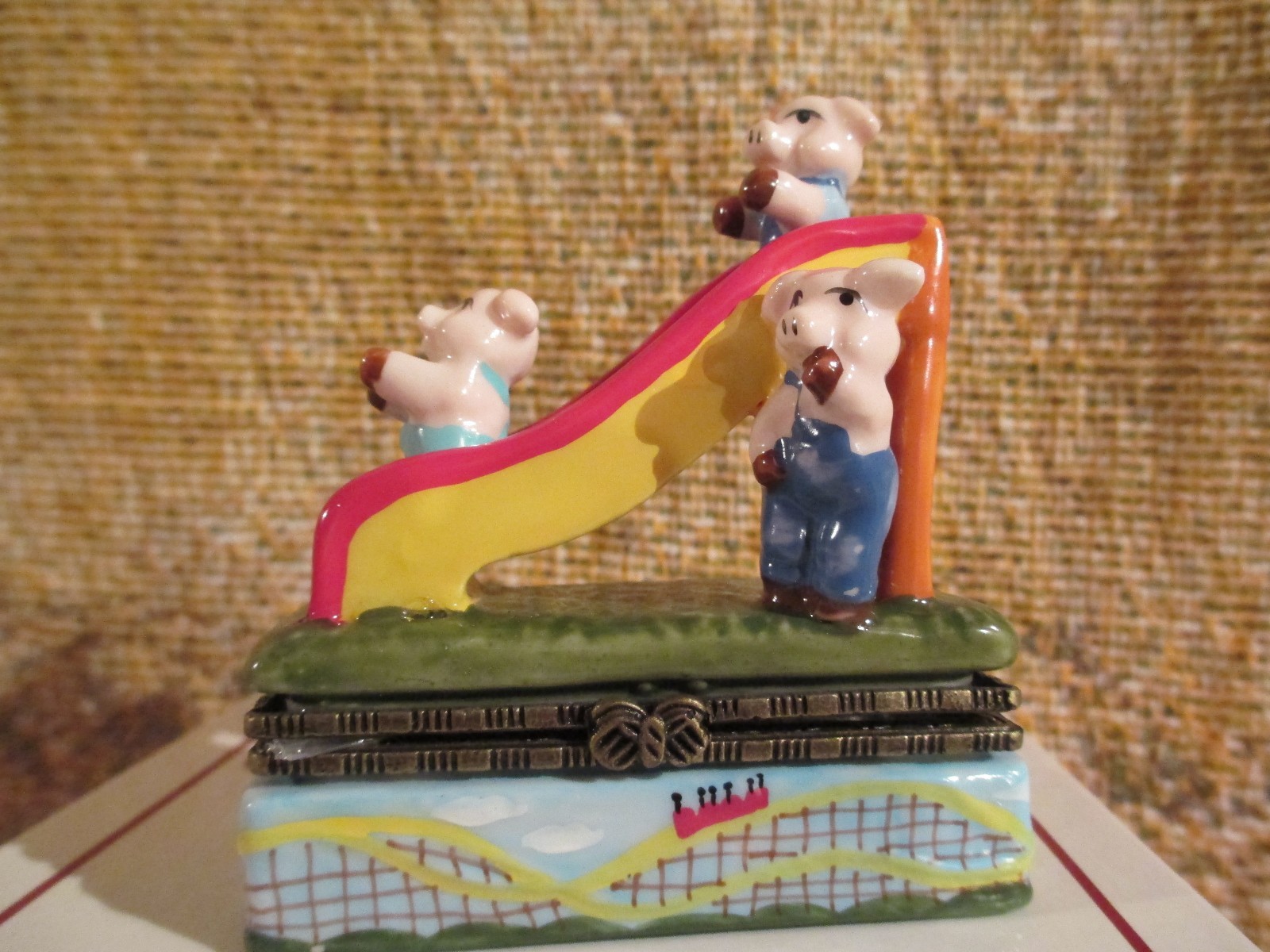 1190 PIGS ON A SLIDE ~ TRINKET BOX