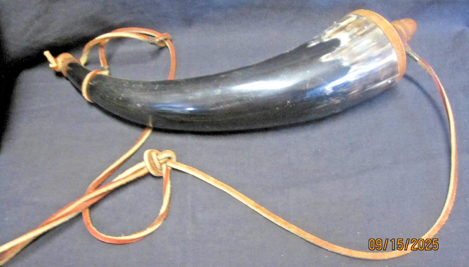 Vintage Scrimshaw 11" Bull Steer Gun Powder Horn Carved With Wood