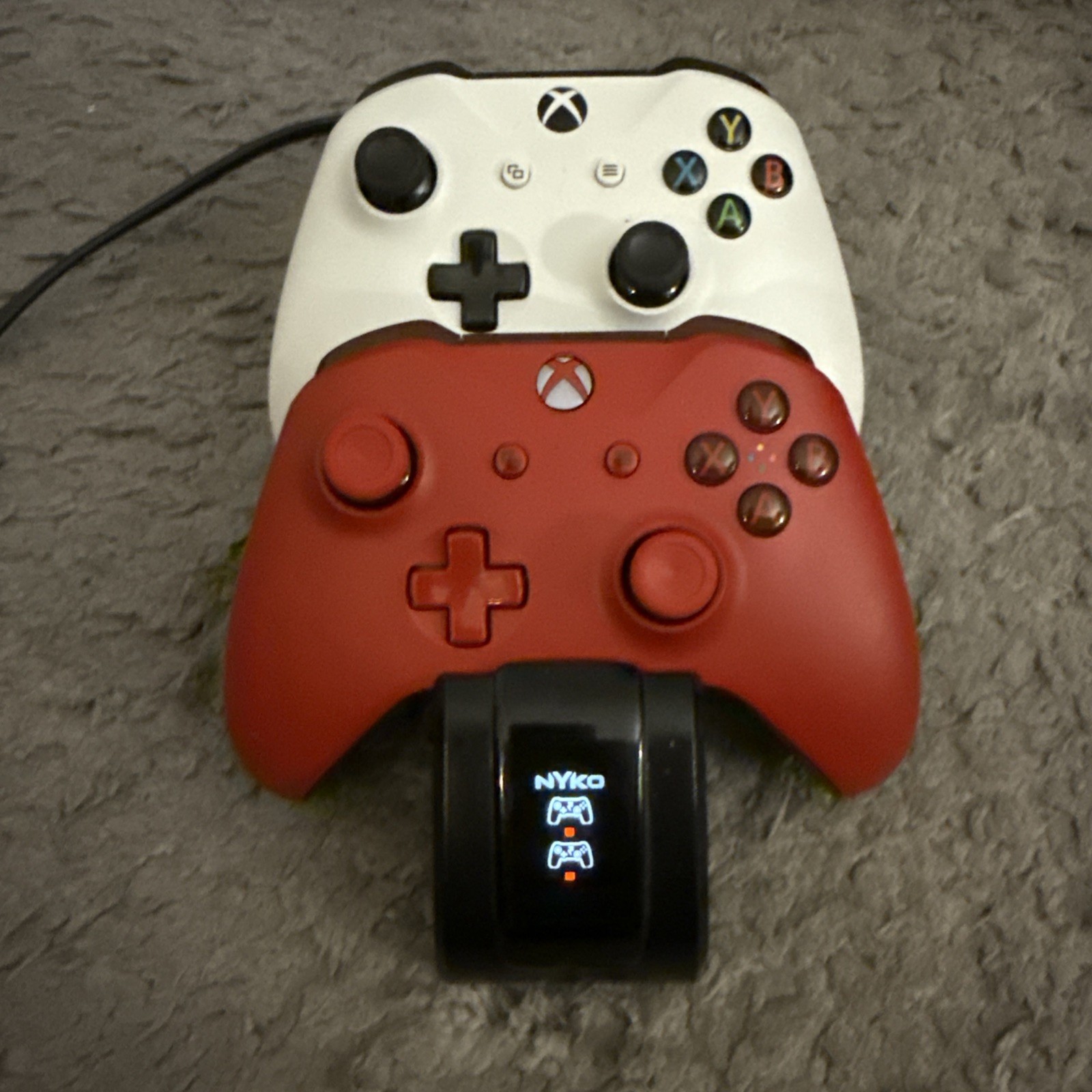 Nyko Charge Base Item 86100-M27 Xbox One Controller Charger W/ Extras
