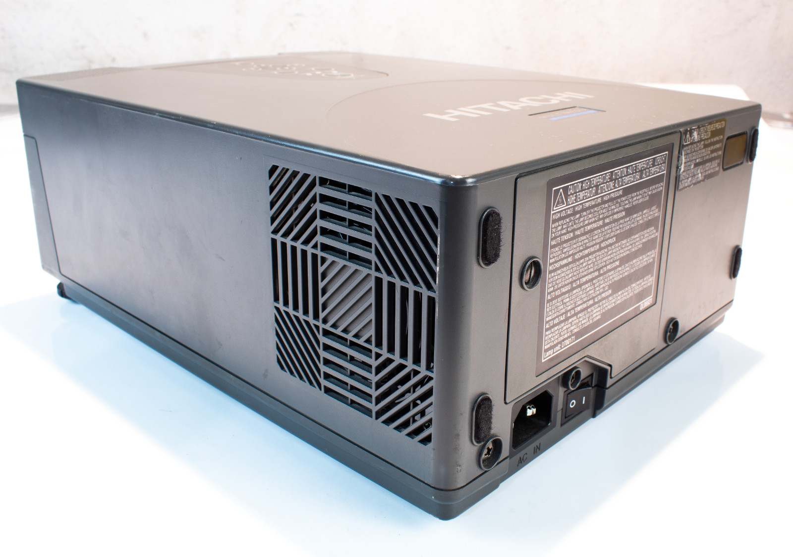 Hitachi CP-S830 Projector Power Up