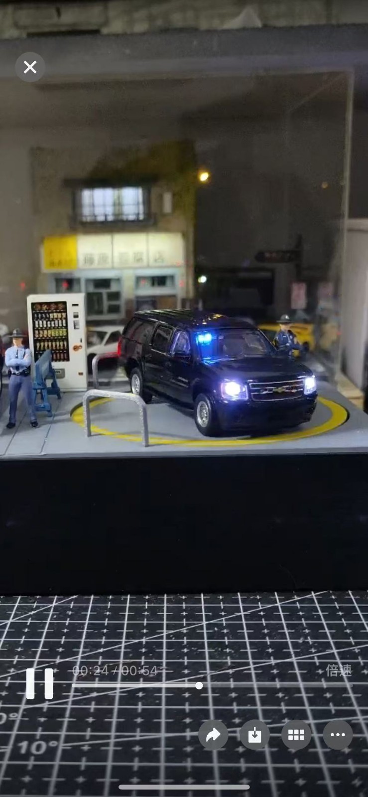 596 1:64 Chevrolet Suburban State Police Diecast Collect Car WITH LED LIGHTS