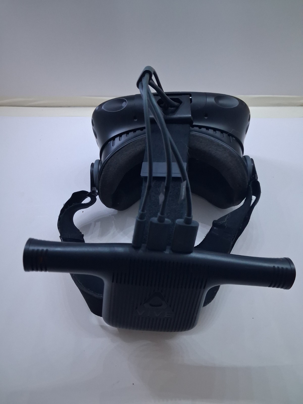 HTC Vive (First Gen)-All Parts Included Missing link box. Read Description