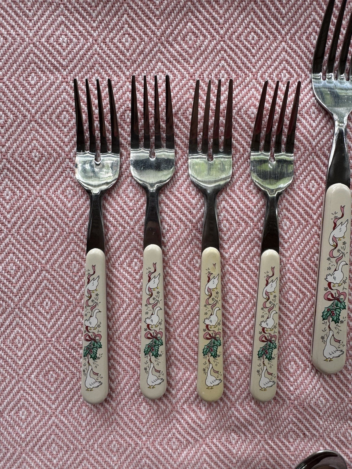 Vintage International Marmalade Christmas Goose Flatware 20 Pc Service for 4