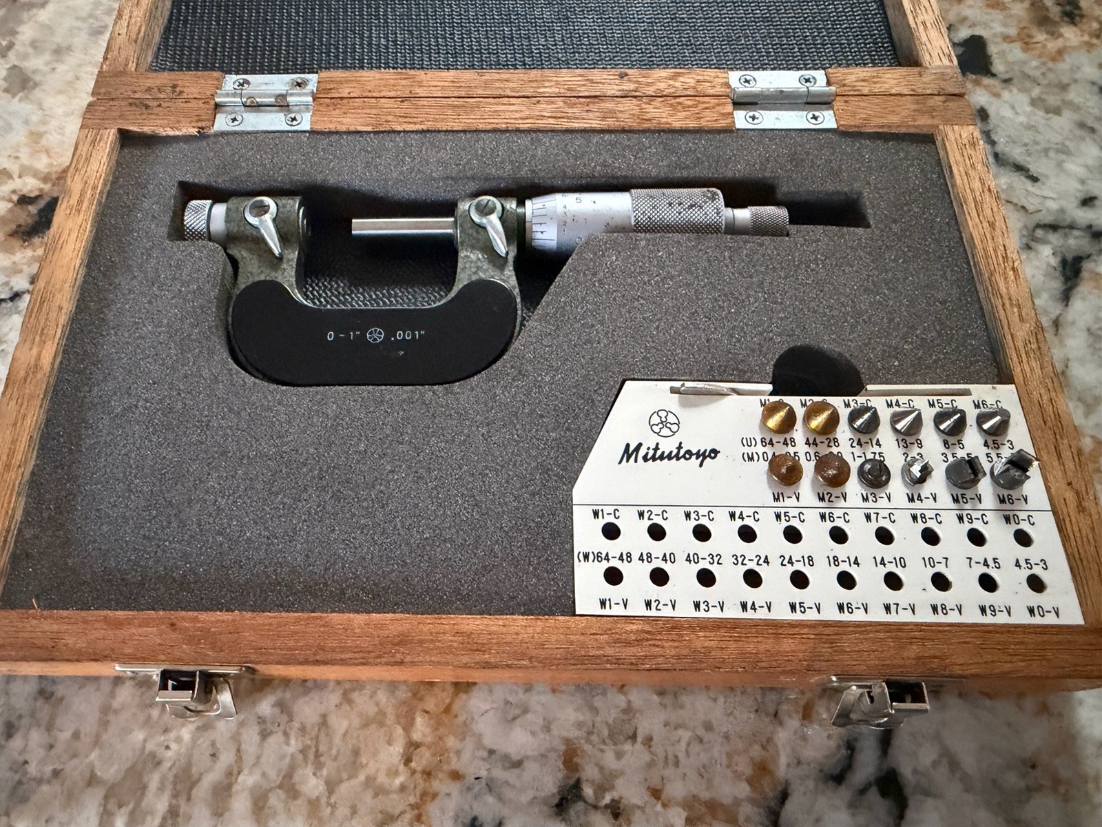 Mitutoyo 126–137 Thread Micrometer 0–1" w/ 12 Anvils 0.001" - Japan