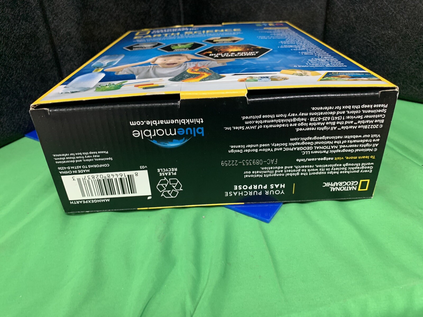 NATIONAL GEOGRAPHIC Earth Science Kit - Over 5 Science Experiments & STEM