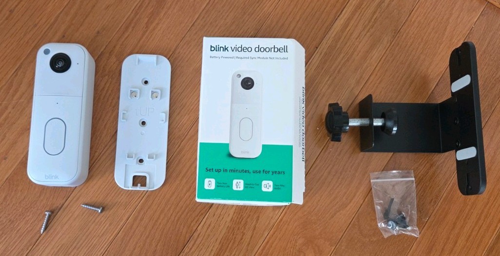 Blink Video Doorbell White Battery 2nd Gen BDM00300U w/Door Mount, see descript.