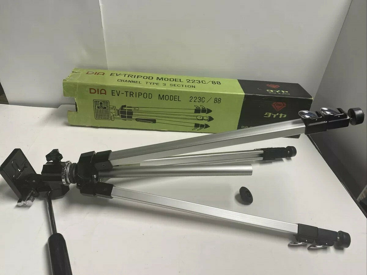 Vtg DIA Professional Tripod Toyko Japan Model 223C/88 Complete in BOX