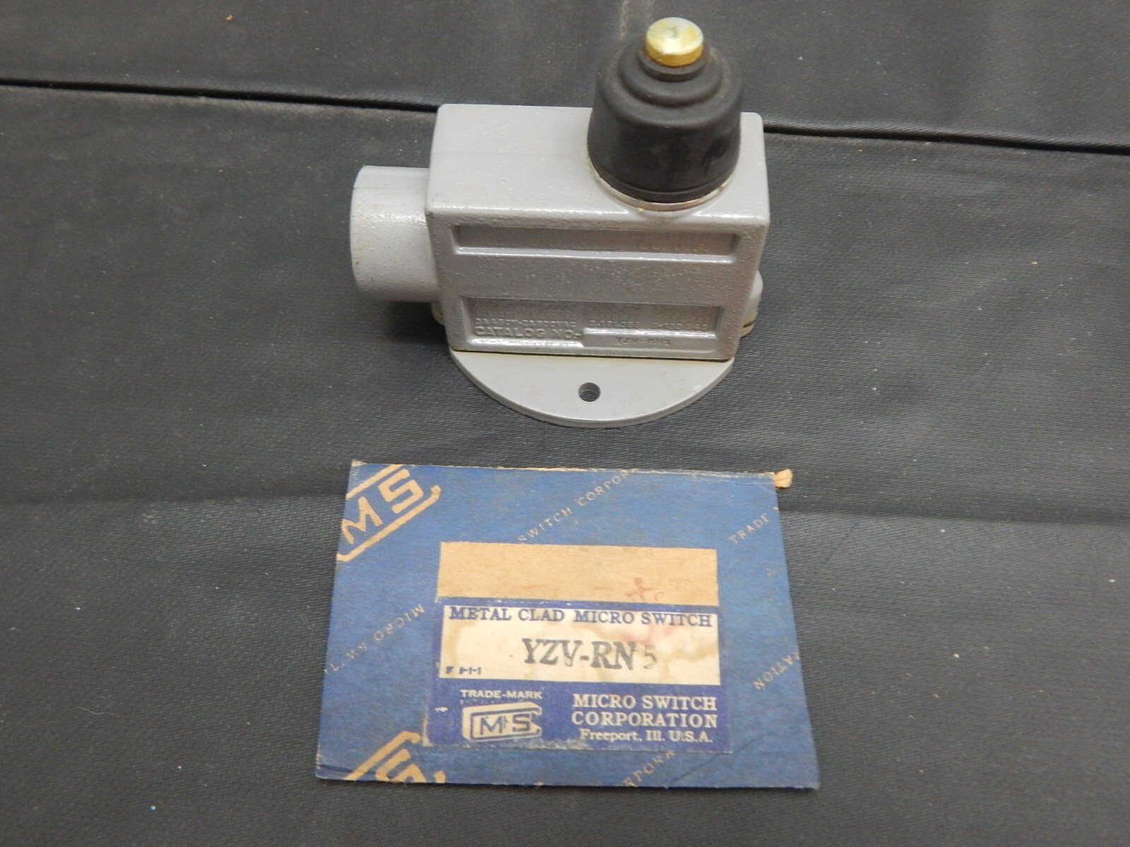 HONEYWELL MICROSWITCH YZV-RN5 PUSH BUTTON SWITCH - USA SELLER FAST SHIPPING