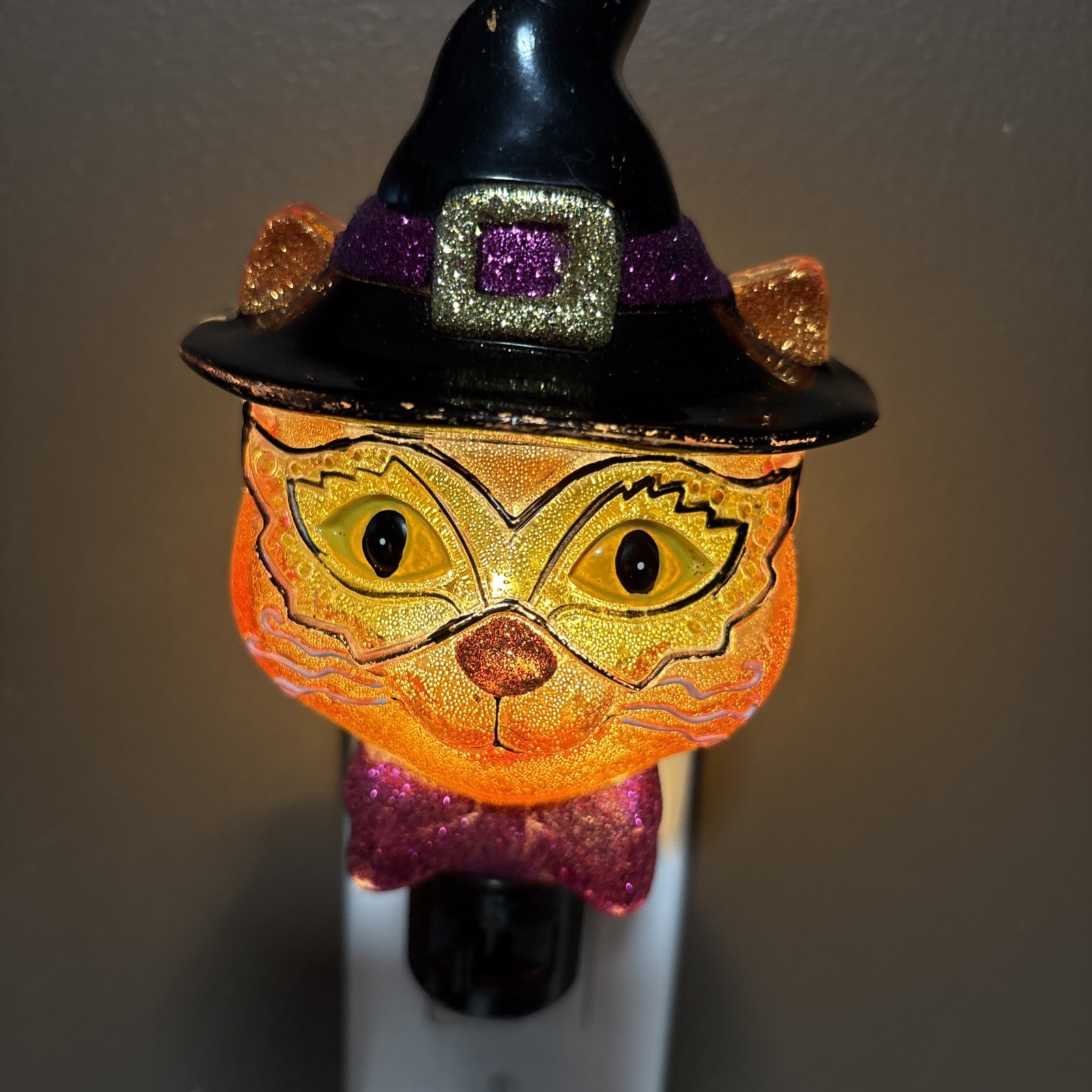 Halloween Bewitching Cat Nightlight With Swivel Plug Spooky