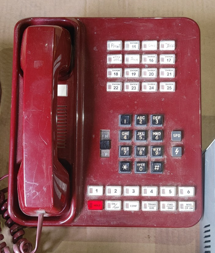 Vodavi STARPLUS 616FLEX Phone System, including 6 phones