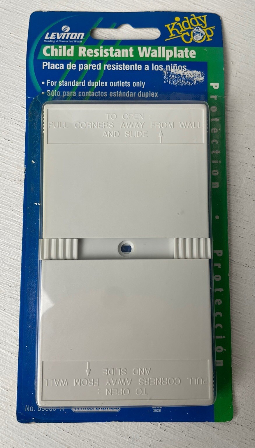 Leviton Ivory Duplex Outlet Child Resistant Wallplates