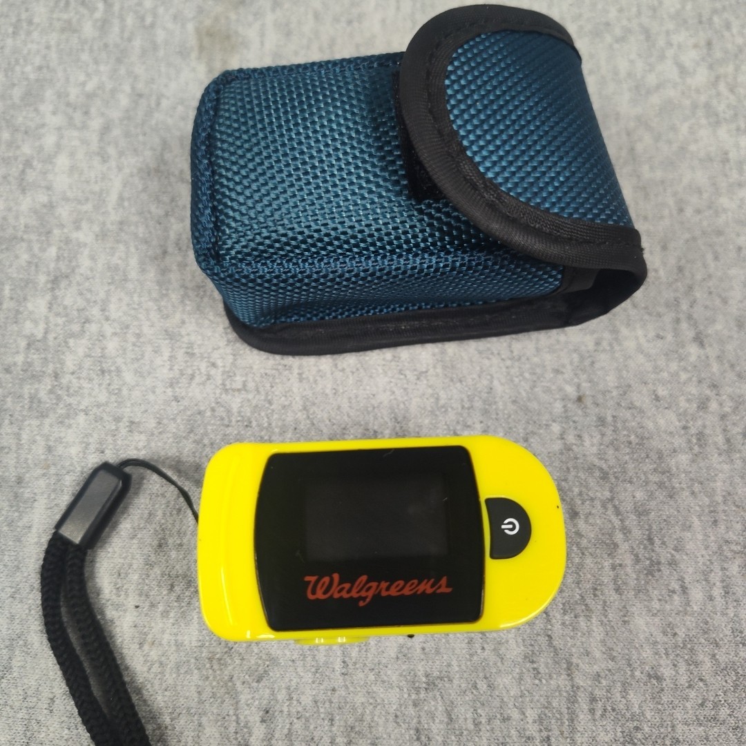 Walgreens Oxy Watch C20 Fingertip Pulse Oximeter w/ Case tested working
