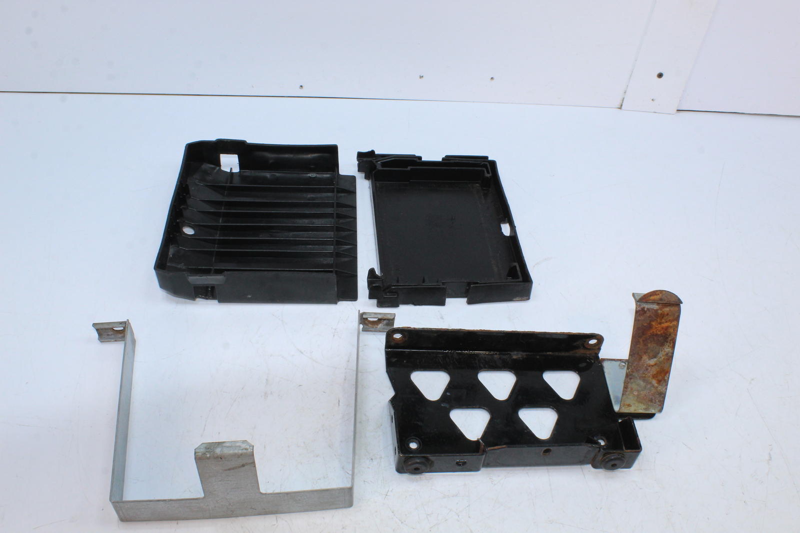 09-20 Ski-doo Expedition 1200 Se 4 Tec Battery Support  515176804