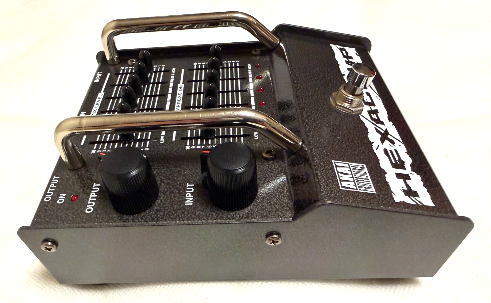 AKAI Hexacomp C2M Multi Band Compressor Guitar Effect Pedal