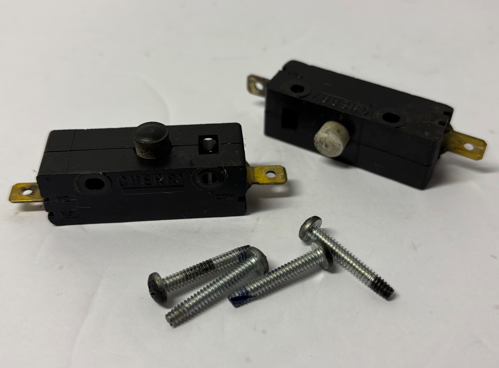 2 Vendo Drink Vending Machine Selection Switches 2 Wire HVV Big Button Tested