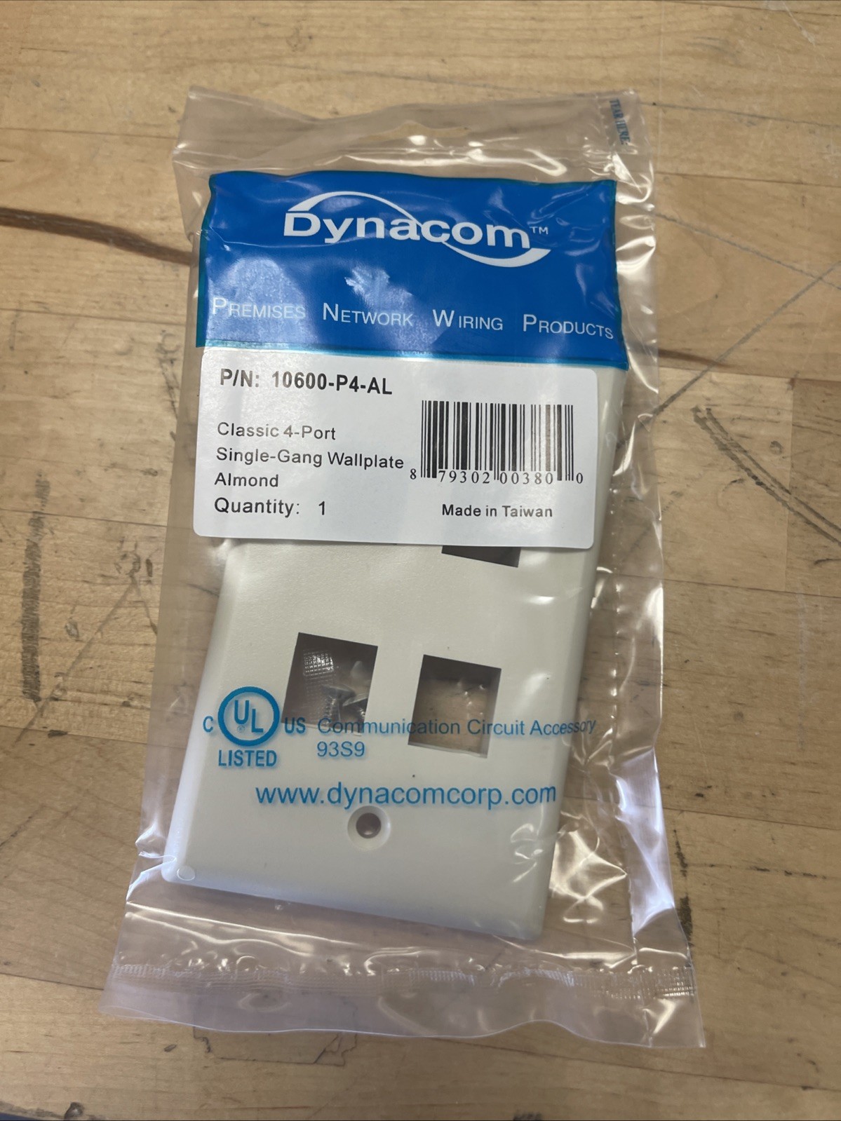 Dynacom 10600-P4-AL 4 Port Single Gang Keystone Wallplate Almond (Off-White)