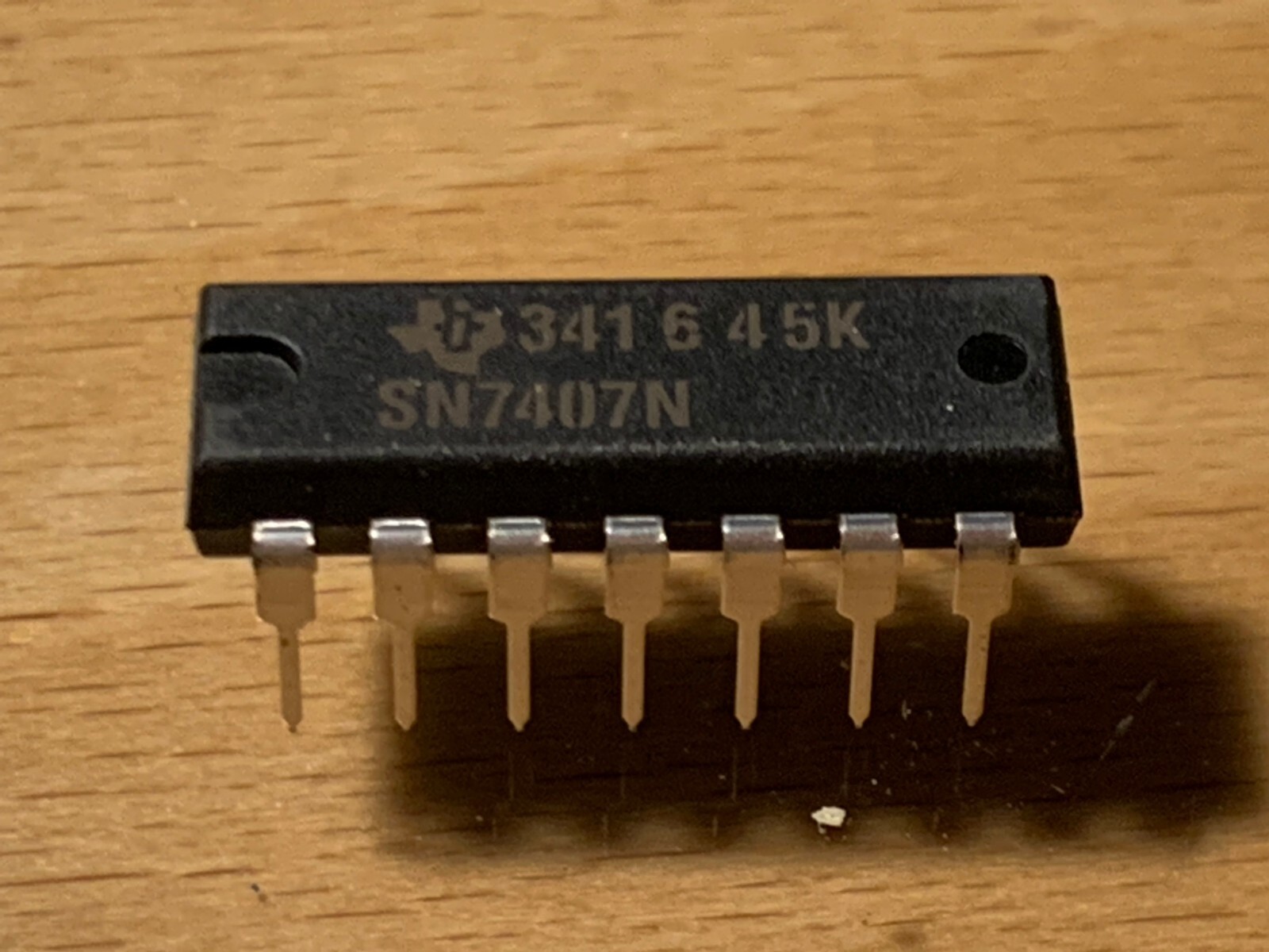 SN7407N - TI IC - HEX BUFFERS/DRIVERS WITH OPEN-COLLECTOR, DIP-14.