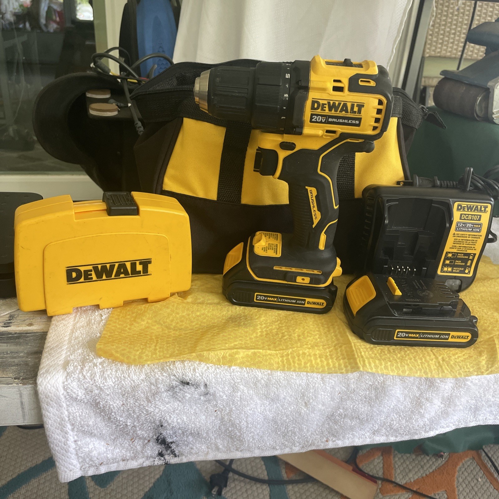 DeWalt 20V Cordless Brushless Compact 1/2 in. Drill/Driver, DCD708 W/ Batteries