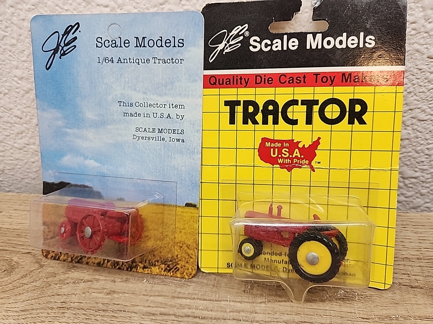 1/64 Group Of 2 Tractors Scale Models Plastic