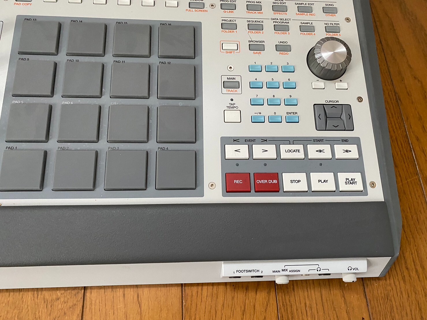 AKAI MPC RENAISSANCE Samplers Sequencers Professional MIDI Controller Working