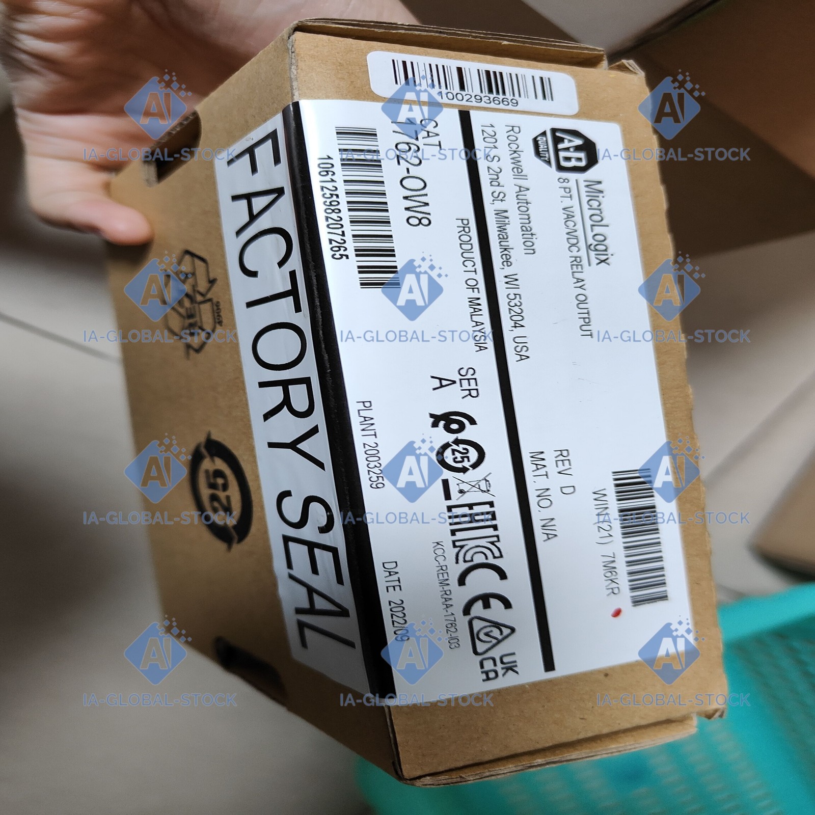 One Unit Brand New 1762-OW8 Allen-Bradley US Fee Shipping + 1 Year Warranty
