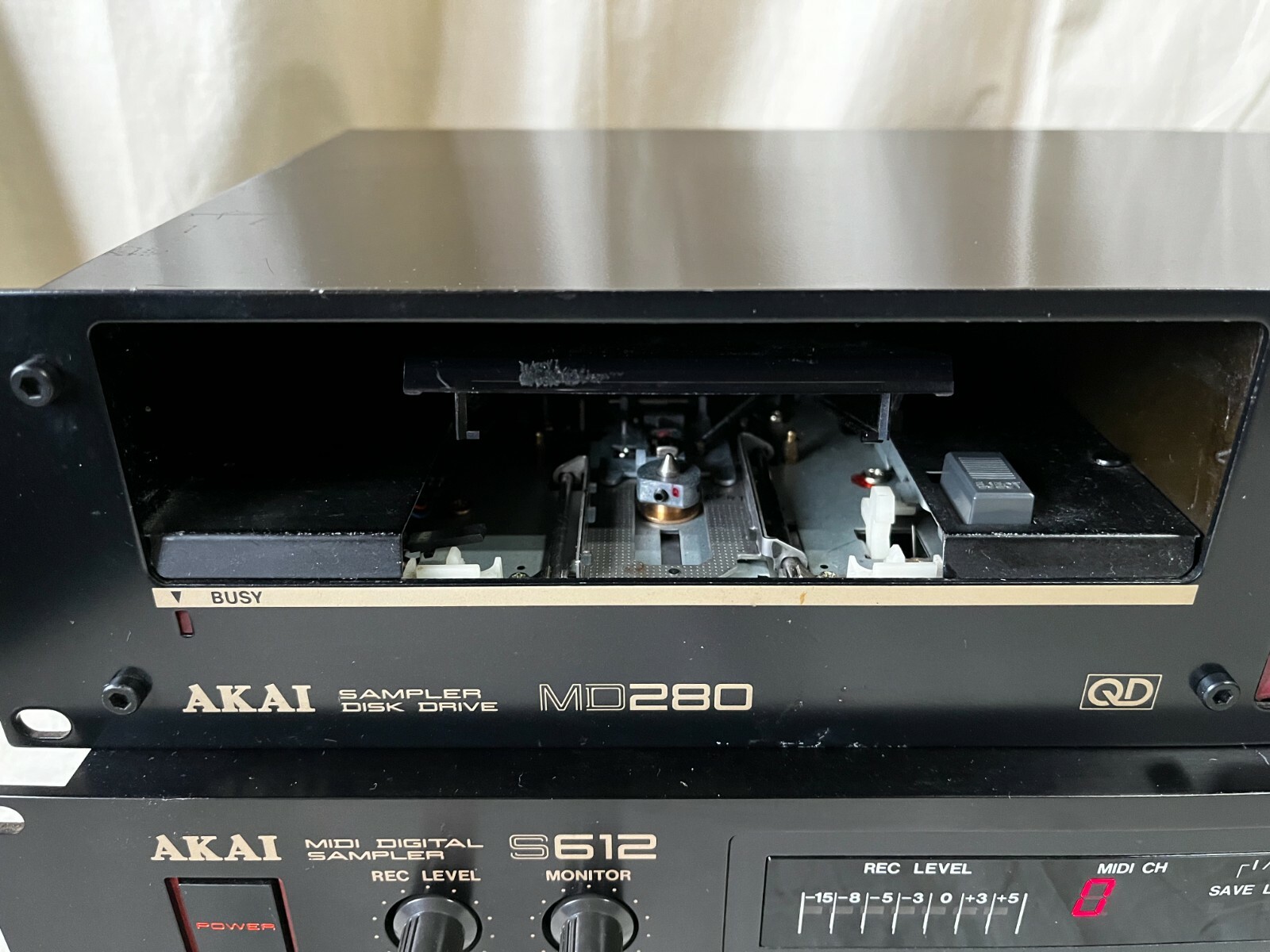 Akai S612 MIDI DIGITAL SAMPLER & MD280 SAMPLER DISK DRIVE w/ disk