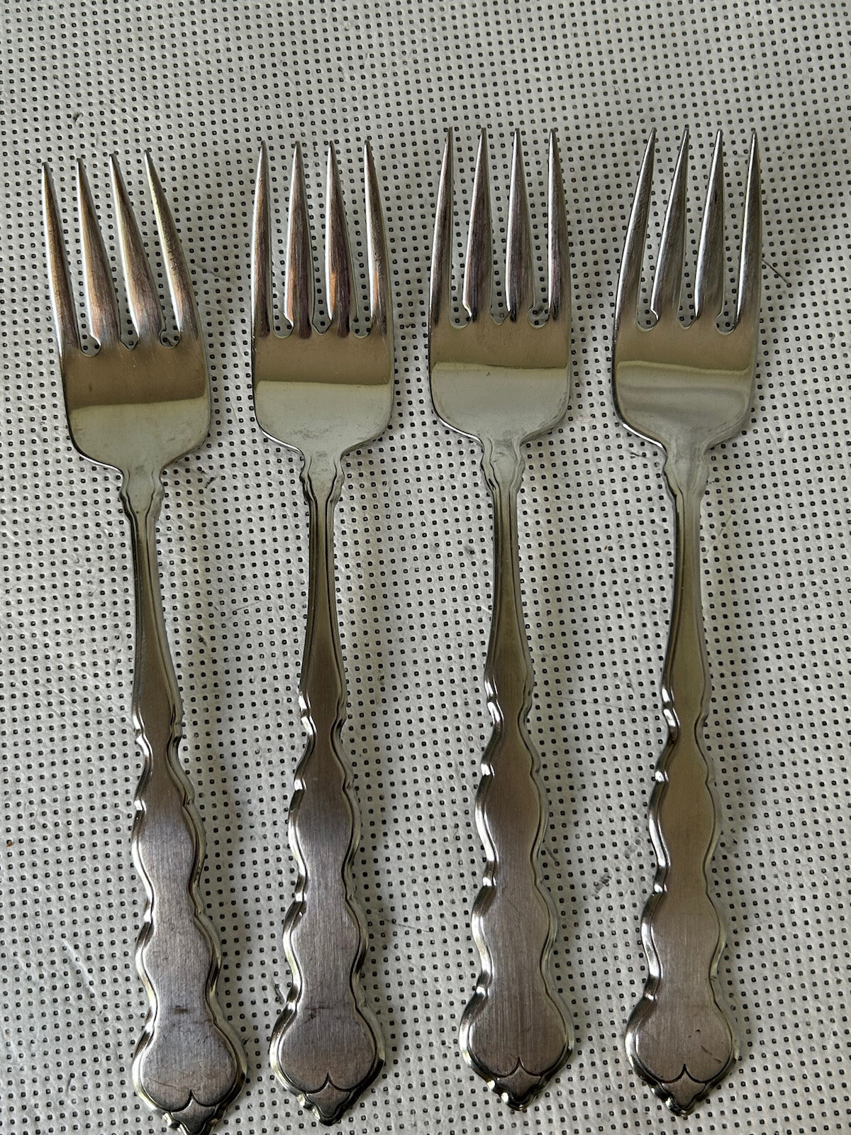 Valerie Distinction Deluxe by Oneida Stainless Flatware 4 Salad Forks 6 3/4”