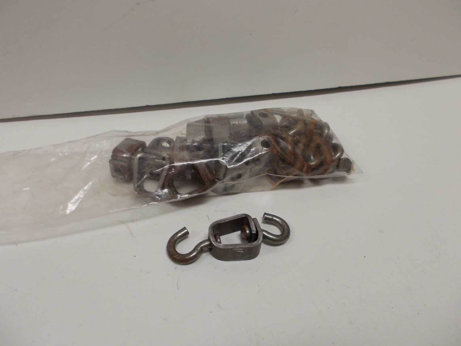 12 Heavy Duty Trapping Swivels with J Hooks (Trapping Supplies Trap Fastener)